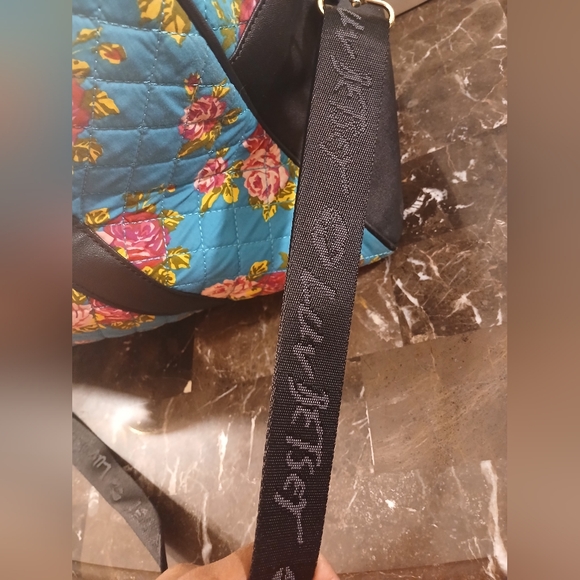 Betsey Johnson Blue Floral Quilted Travel Bag - Picture 3 of 16